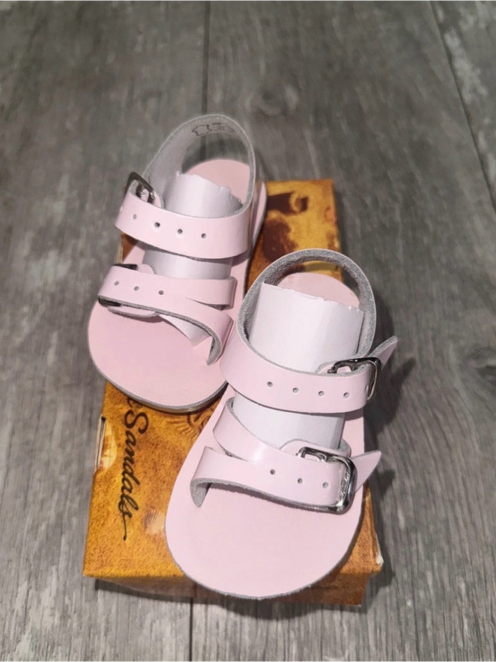 New in Box Pink Sun-San Salt Water Sandals Size 3